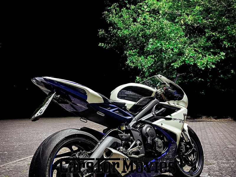 CarsForMovies | Triumph Daytona 675 2014 England Weiß Blau Zwei- und Dreirad Motorrad DE - Berlin 7929 